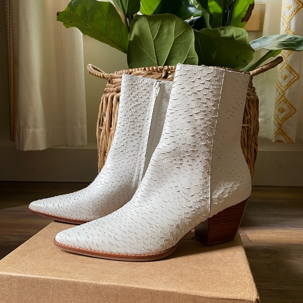 Matisse Caty White Leather Snakeskin Western Boot